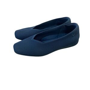 Viviaia Margot Walker Lightweight Square Toe Flats Navy 37